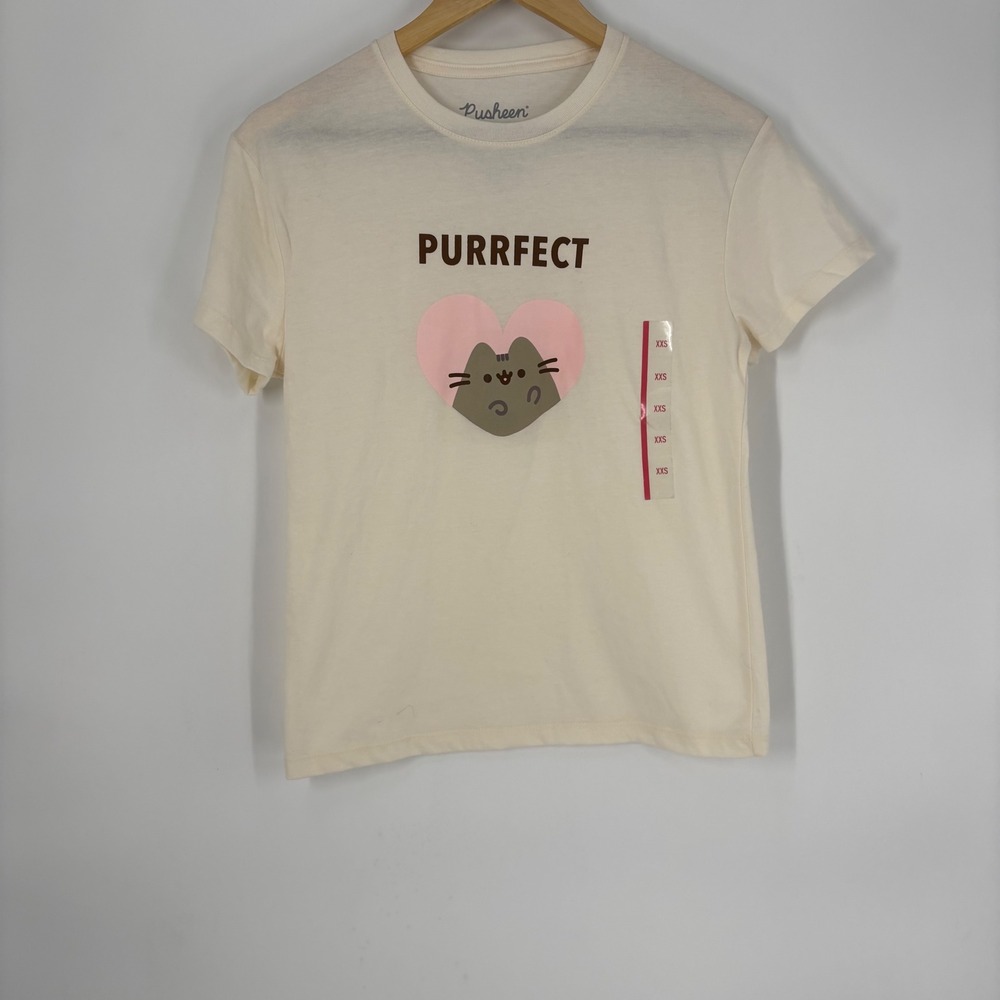 Pusheen Purrfect Heart Graphic Tee Cream Short Sleeve Women XXS Oversized